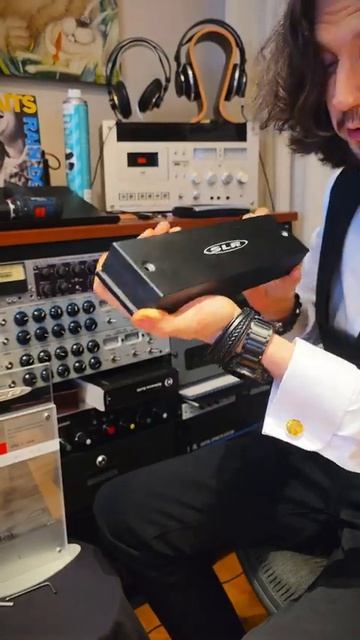 Не вскрывали 22 года! Достал ключ от экслюзивного Mercedes SLR 2004