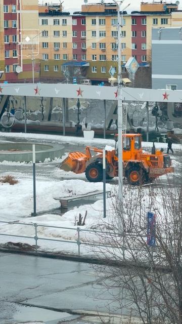 Тает снег? Решение есть!  ❄️🚜 Вывозим сугробы за город, чтобы улицы высохли быстрее🌞  #уппмх