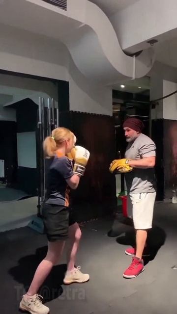 Урок лучше усваивается на практике. Прикол от тренер по боксу