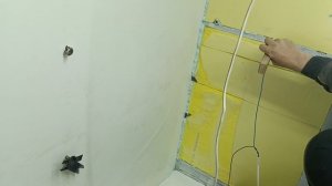 Показываем как мы выравнивали стены кемпера .