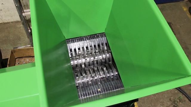 Двухвальный шредер ДВШ-300 мини ,базовый измельяаем обувь