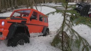 Гелик и грузовик Volvo на бездорожье