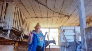 28-04 ДЕРЕВНЯ НА АЛТАЕ,ПОЧИСТИЛА У КОЗ,ОН НАШЕЛСЯ 🥰