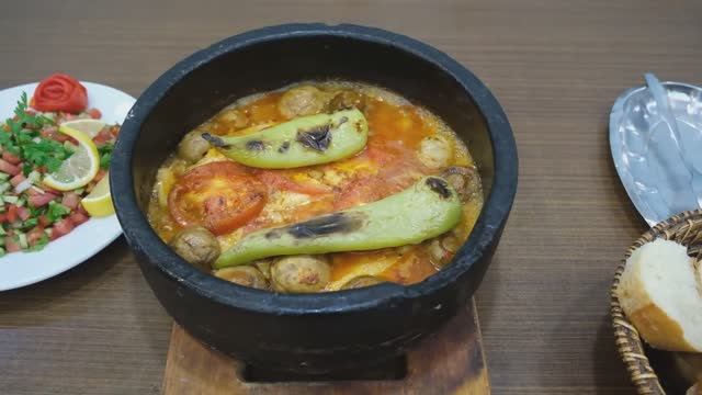 Форель в глиняном горшке: турецкий рецепт форели с сыром помидорами перцем и грибами