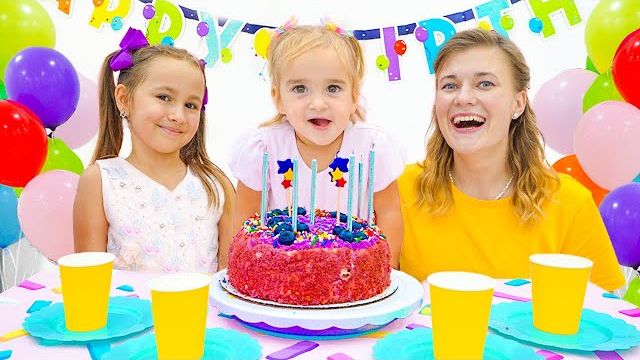 Алиса готовится к Дню рождения своей подруги!