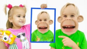 Алиса играет в забавные маски и учит Криса, как себя вести