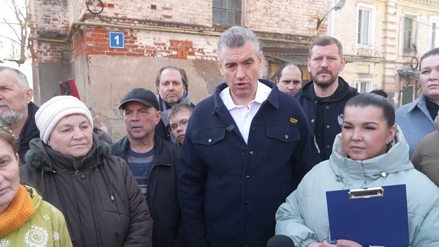 «Вот настоящий Переславль»: Слуцкий взял на контроль ситуацию с ЖКХ в бывших фабричных трущобах 
