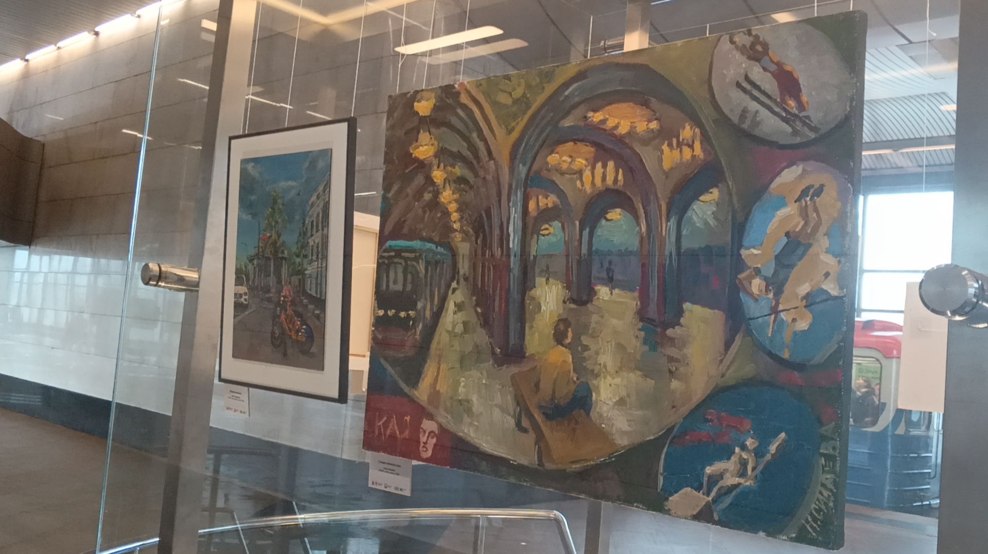 Прогулки по Москве. Выставка проекта Искусство в метро на станции Воробьевы горы.