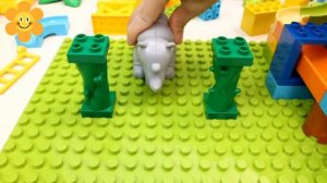 Залипательное видео с единорогом для детей. Играем,с горкой, шариками. #дети #видеодлядетей