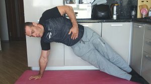 Подъём таза в боковой планке: техника и нюансы