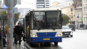 Автобус Екатеринбурга НефАЗ-5299-20-32 борт. №855 маршрут 24 на остановке «Гостиница Центральная»