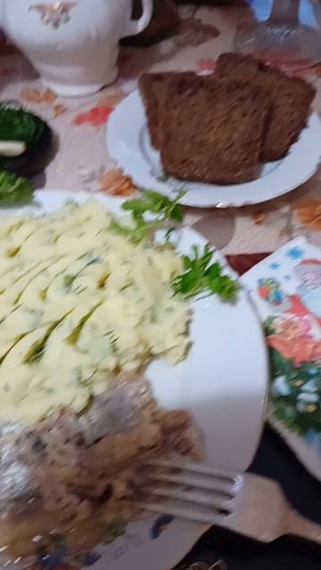 Вкусное и нежное картофельное пюре. Если взбить немного блендером или хотя бы ложкой- очень вкусно.