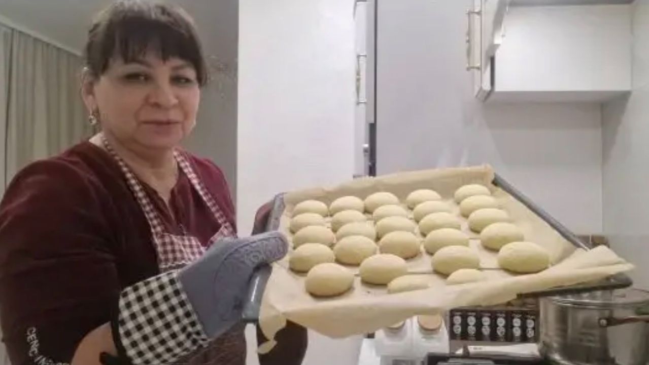 Подготовка к празднику. Закуп продуктов. Что можно приготовить заранее? Пеку заготовки пирожных.