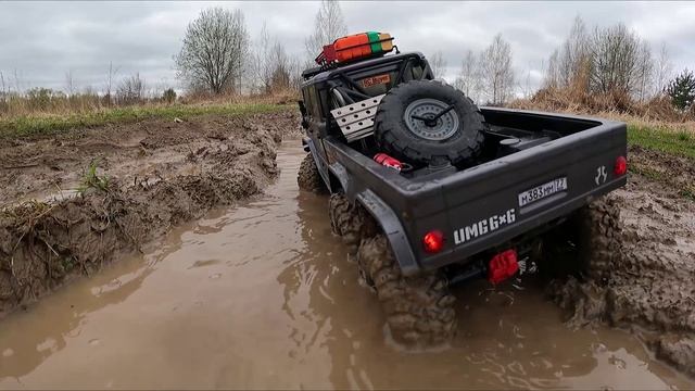 Унимог Axial 6x6, обзор