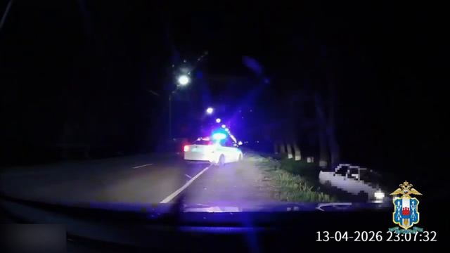 В Ростовской области автоинспекторы в ходе погони задержали не имеющего водительских прав лихача