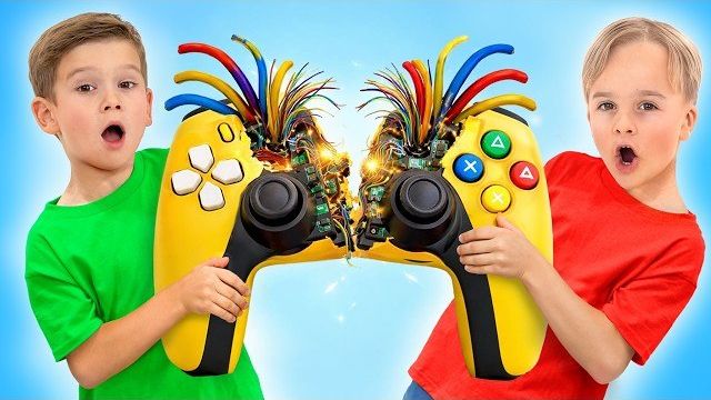 Делиться  это весело: Приключения Криса и Майка в игровой комнате