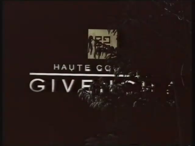 Показ женской коллекции Givenchy осень-зима 1996-1997