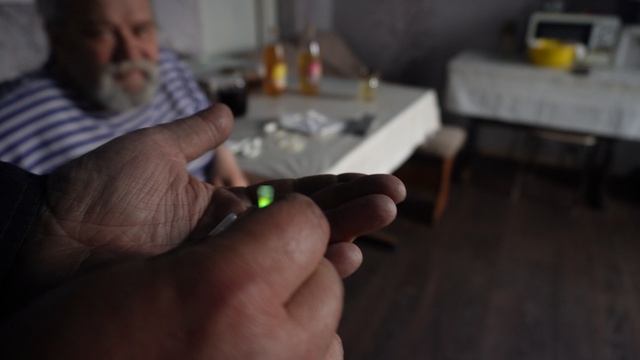 Обрадовались как дети! Что за светящаяся штука в руках у Игоря? Распаковка ПОДВАЛ ИЛЬИЧА