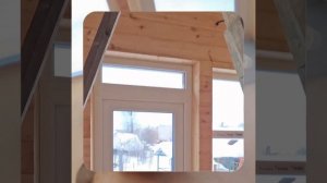 1000057199.mp4 (Собака наблюдает за устройством лестницы на 2-ой этаж в доме А-фрейм)