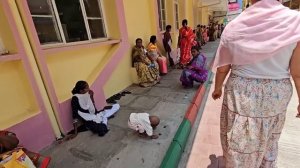 На обед с Надей и Сашей в ашрам. Думали что будет бесплатная еда, но ошиблись... Путтапарти. Индия.