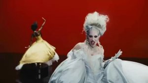 Клип на Runway (саундтрек к фильму «Дьявол носит Prada-2») от Леди Гага и Doechii