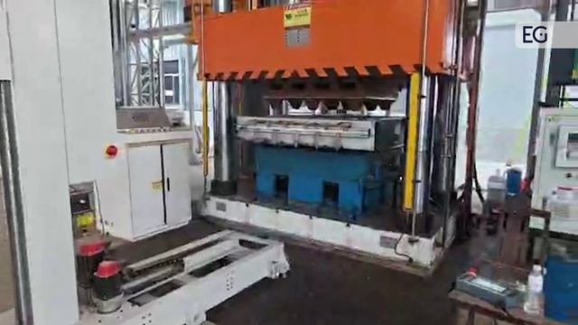 Линия по производству прессованных поддонов высокой плотности с термомасляной установкой YLL‑700SCI