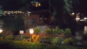 Ресторан «Ковчег», расположенный в центре города-курорта Анапа. в ночное время .