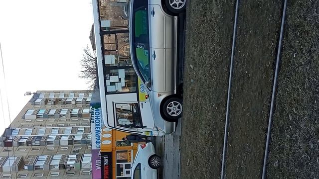 В Ангарске автобус провалился передней частью в асфальт (28.04.2026)😱