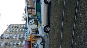 В Ангарске автобус провалился передней частью в асфальт (28.04.2026)😱