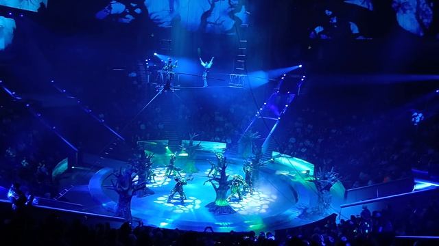 Белоснежка блуждает в сказочном лесу в сказке в Цирке на Проспекте Вернадского