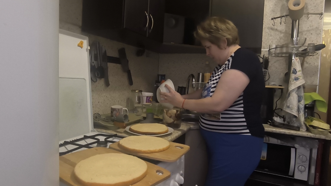 Любашины будни,готовлю торт 🎂,ох что же я взяла не то что надо ✅ смотреть онлайн