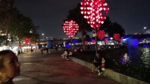 Набережная  реки Хан с красными фонарями!