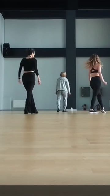 1000105593.mp4