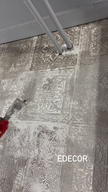 Красота стен требует трафаретных жертв