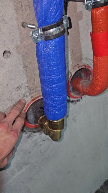 Ввод магистральных труб отопления в дом