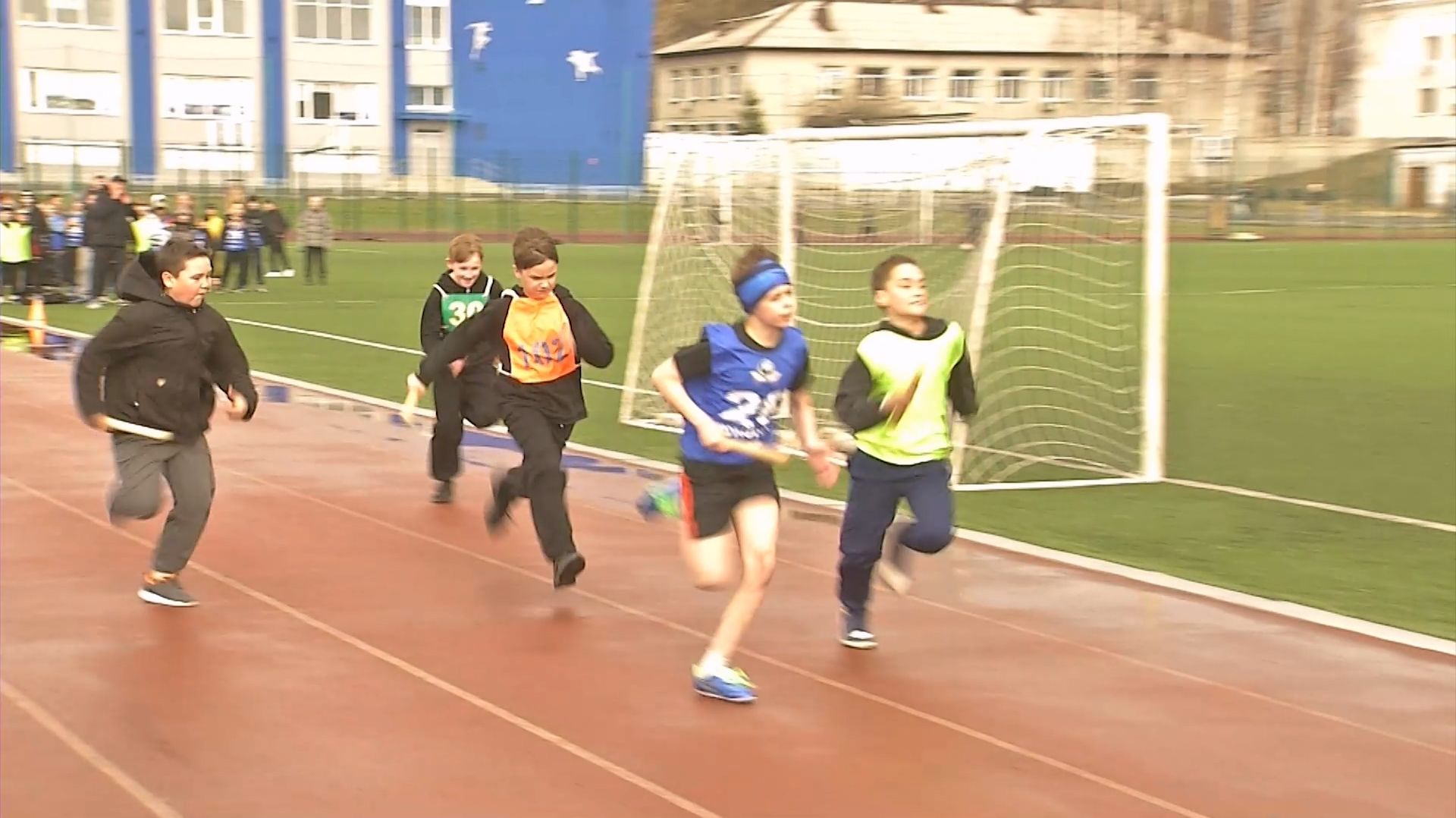 «Эстафета юных»: Серовские школьники приняли участие в отборочном этапе легкоатлетической эстафеты