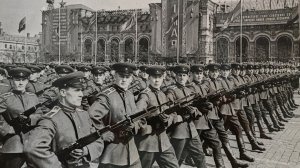 Кинохроника: Первомайский парад в Москве». 1945 г.