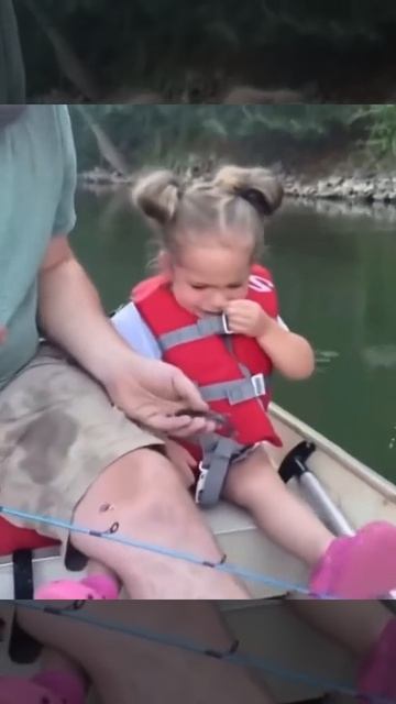 Испугалась рыбку