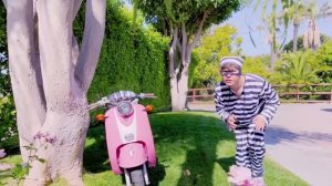 Настя Артем Мия в роли воришек! Веселая история для дет