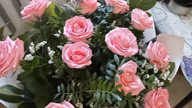 29-04-2026 Нас выписали. Вечером мне подарили цветы но  не муж