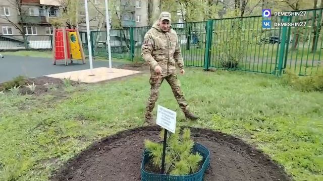 Губернатор Хабаровского края встретился с заведующей детским садом «Звездочка» в Дебальцево