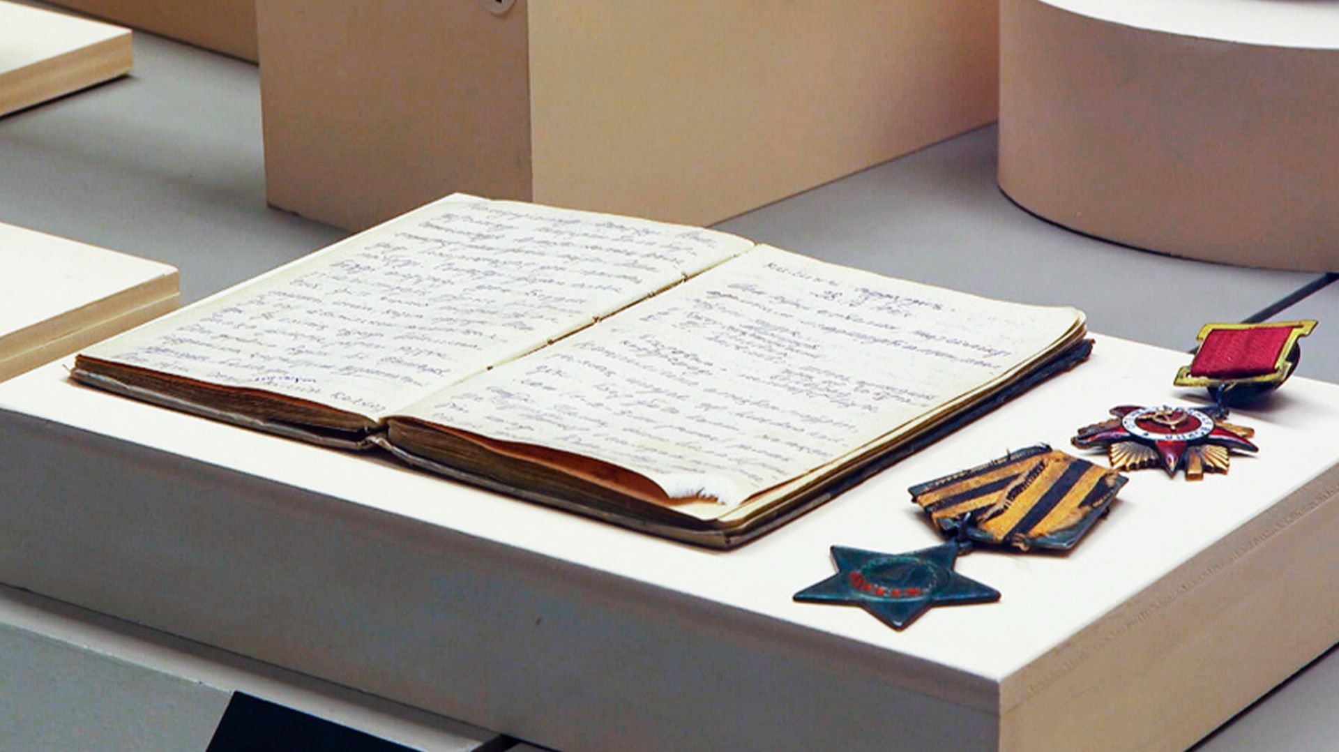 Редчайший фронтовой дневник солдата на казахском языке показали в музее Астаны