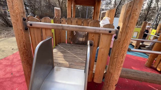 ДЕВОЧКИ ГУЛЯЮТ ПО МОСКВЕ