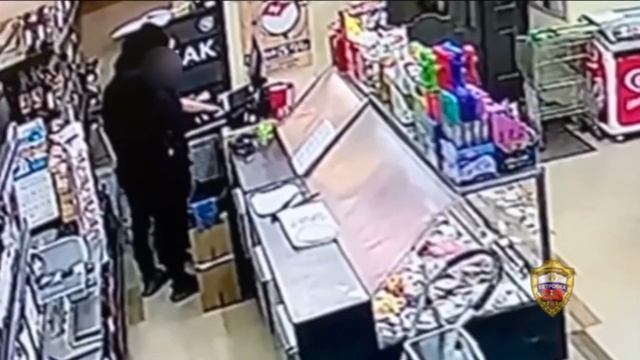 Полицейские по горячим следам задержали налётчика на продавца продуктового магазина в Новой Москве