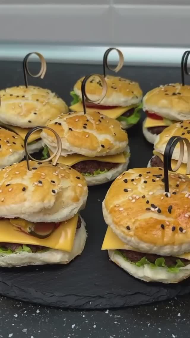 Закуска на стол в виде МИНИ-БУРГЕРОВ