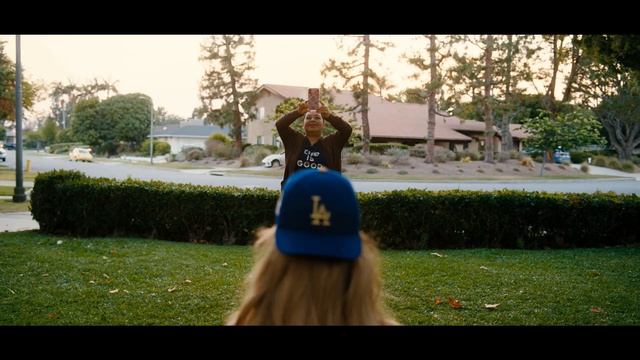 Героиня Сидни Суини снимает контент для своих фанов Отрывок из 2 серии 3 сезона сериала Эйфория