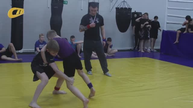 ТУРНИР ПО ГРЭППЛИНГУ ПРОВЕЛИ В ВОЕННО-СПОРТИВНОМ КЛУБЕ 