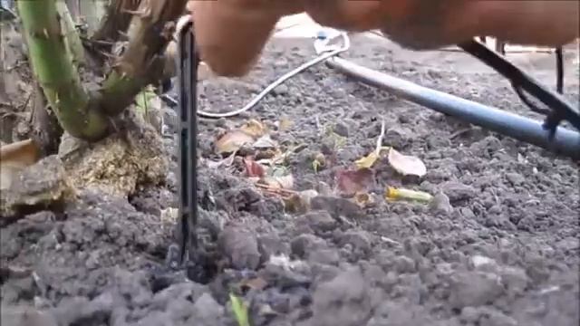 IRRITEC Монтаж  внешняя капельница  стойкой капельницы