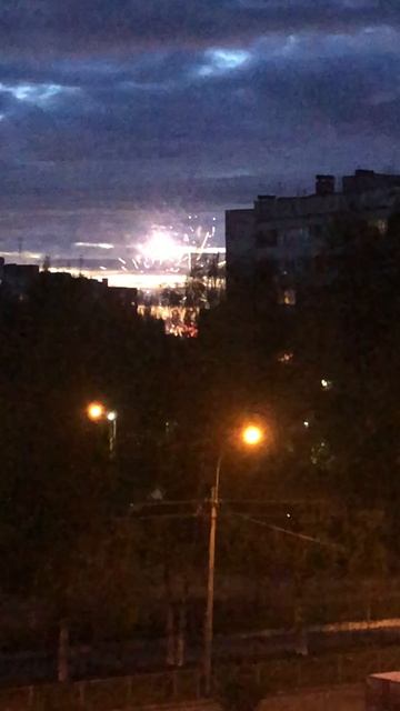 Салют в белые ночи в Санкт-Петербурге