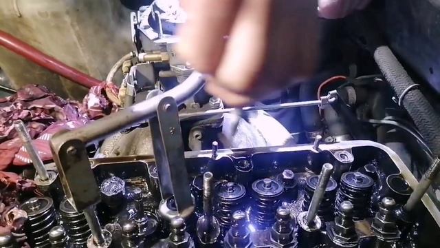 Замена маслосъемных колпачковшпилек под распредвал регулировка клапанов.На ниве 21213 2121 21214